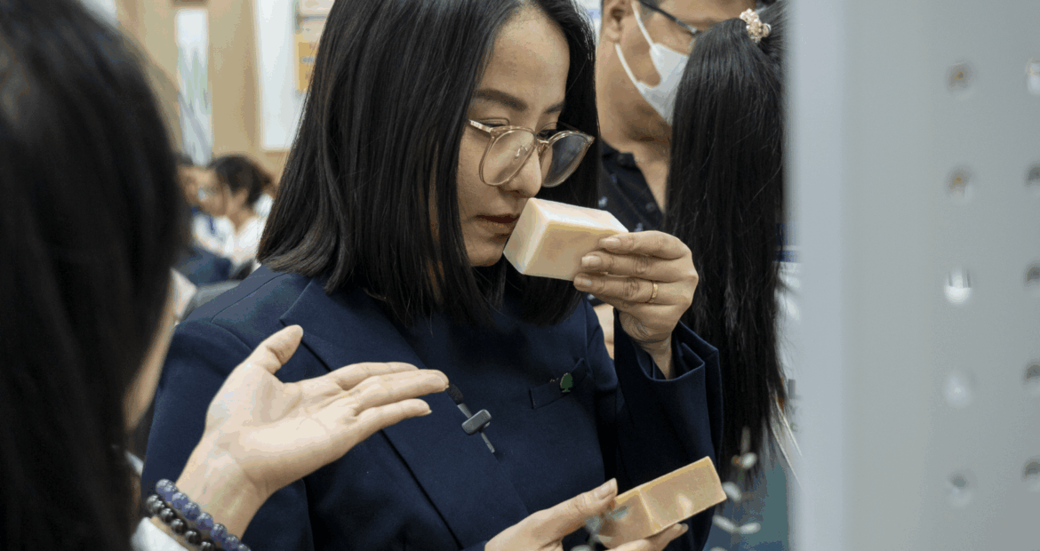 Workshop Làm Búa Đấm Lưng Thảo Mộc cùng Yuan × Công ty Bảo Hiểm Nhân Thọ Cathay Life Việt Nam